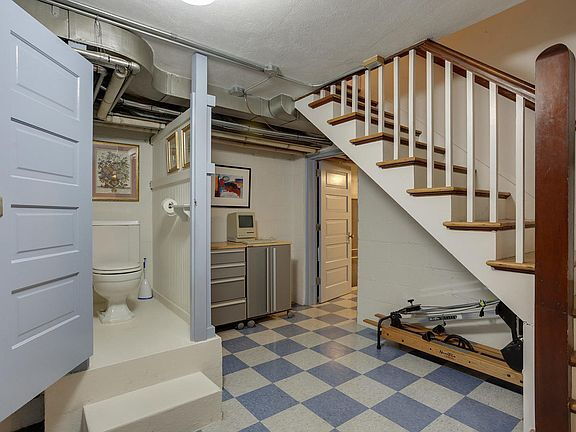 Building Photo - "Charming 3-Bed Home with Granite Elegance...