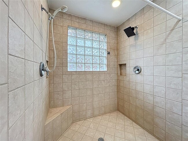 Building Photo - 332 Harris Ave