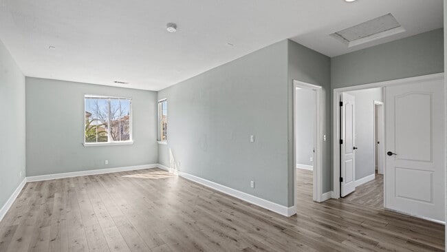 Building Photo - Beautiful two-story in Paradise Crest!