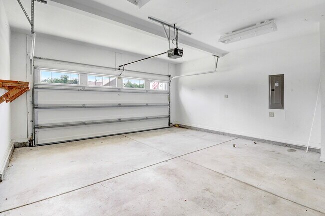 Building Photo - 111 E Berkshire Ct
