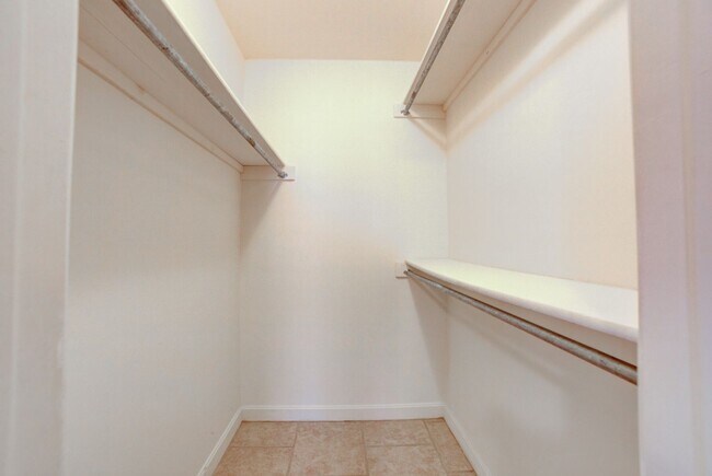 Building Photo - South Tulsa Gem! Large 3/2 Rental Home