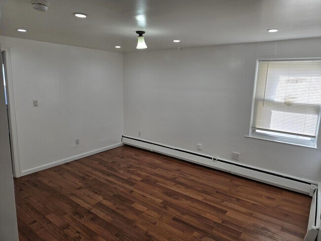 Building Photo - 274 Graff Ave