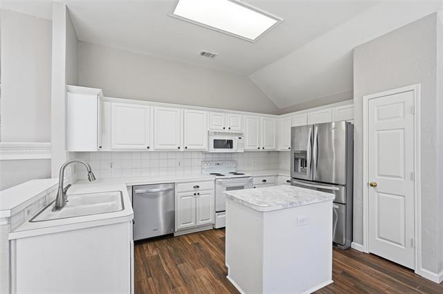 Building Photo - 1202 Defford Ln