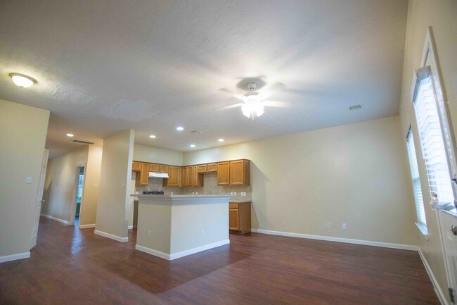 Building Photo - 7824 Comal St