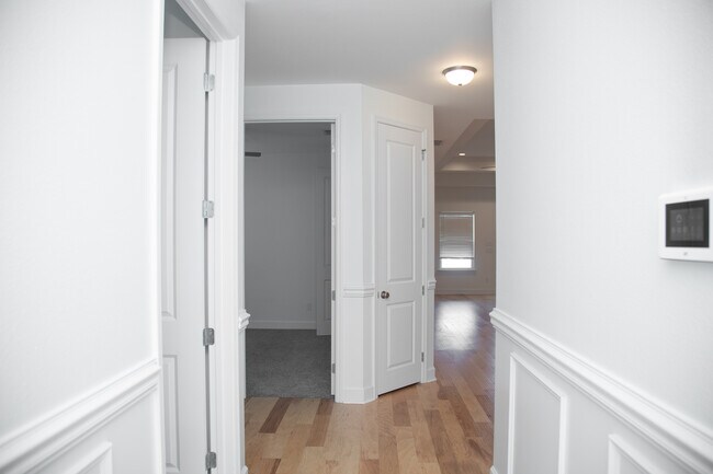 Building Photo - 2284 Lexington Parc Dr