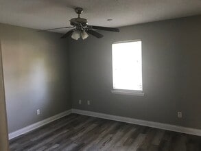 Building Photo - 125 Tabatha St