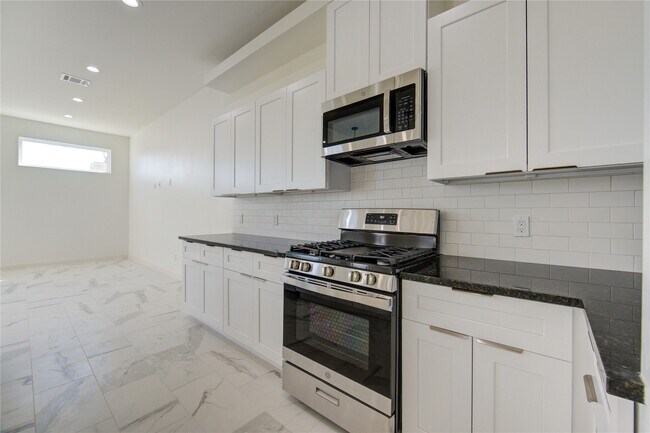 Building Photo - 2919 El Fenice Ln