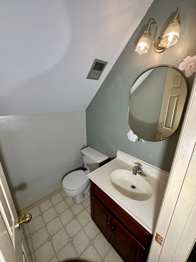 Building Photo - Spacious 4-Bedroom Home with Bonus Room & Exceptional Amenities