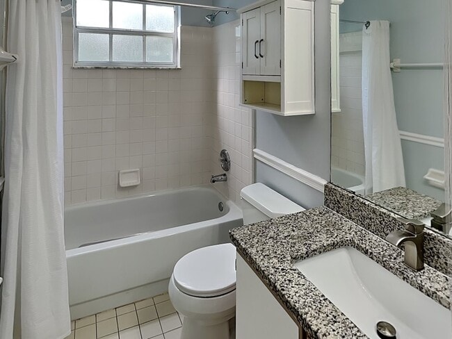 Building Photo - 2020 Royal Bay Blvd