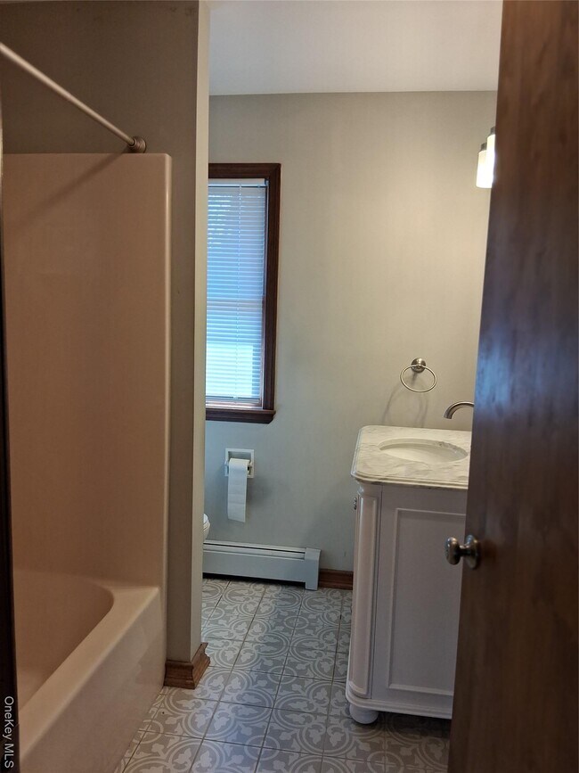 Building Photo - 15 Ugo Dr