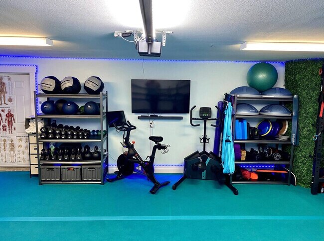 Building Photo - 509 S Willow Ave