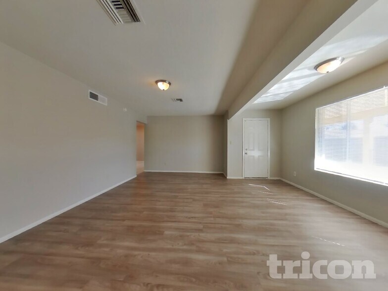 Building Photo - 4127 W Mission Ln