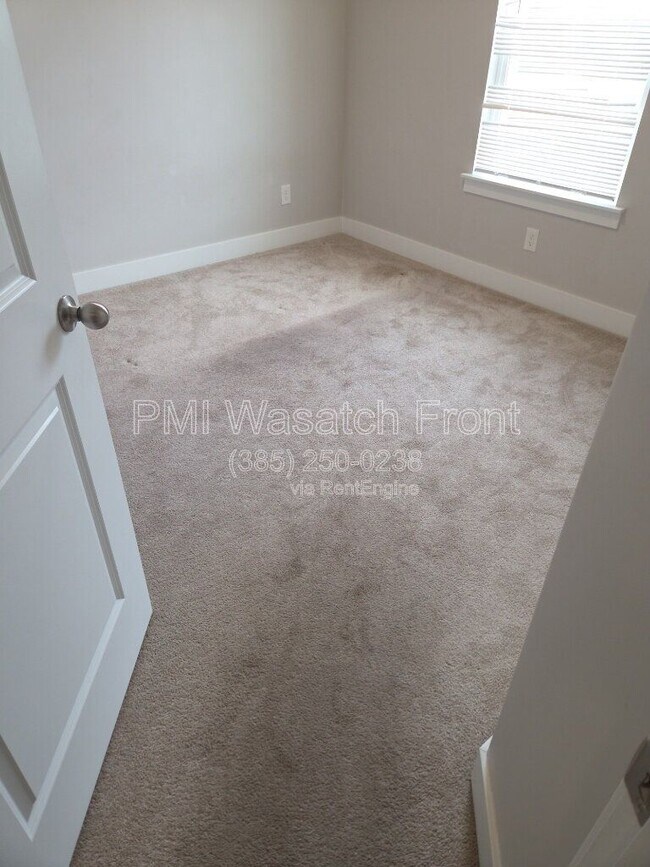Building Photo - 5317 W Wedel Dr