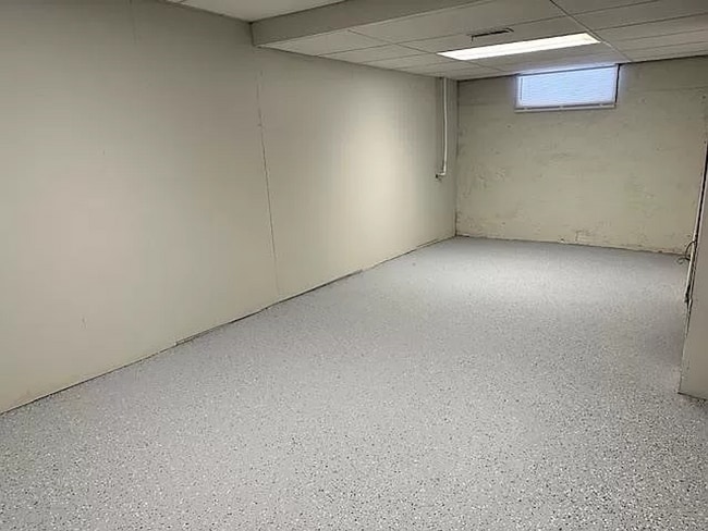 Building Photo - Stunning 3 Bed 1 Bath In Quiet Neighborhood