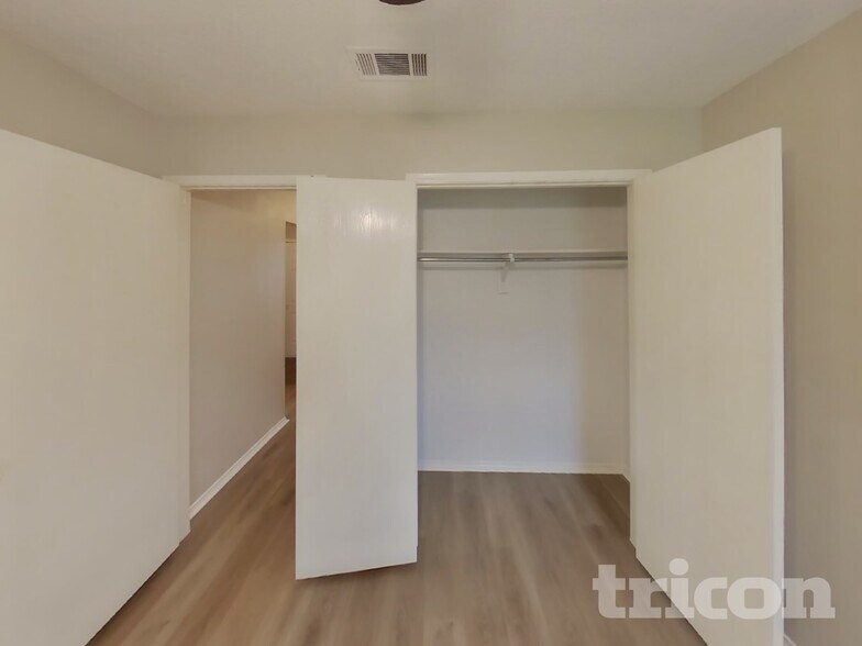 Building Photo - 12212 Rolling Ridge Dr