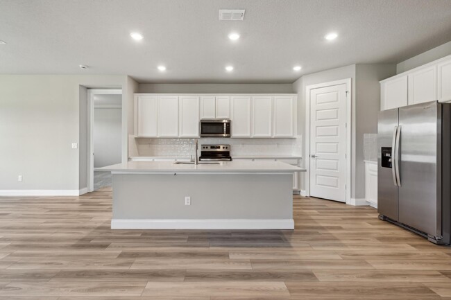 Building Photo - 6632 Cloverdale Ave