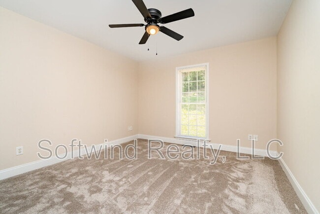 Building Photo - 1803 Red Bird Cir SE