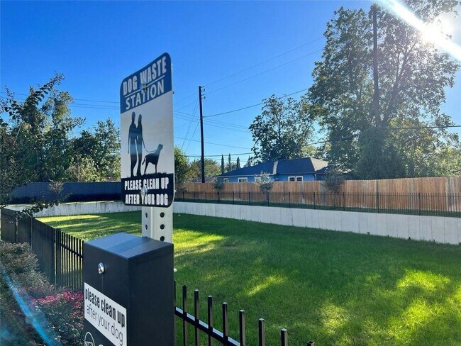 Building Photo - 6712 Parker Oaks Ln