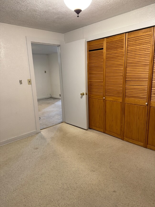 Building Photo - 711 W 11th Ave