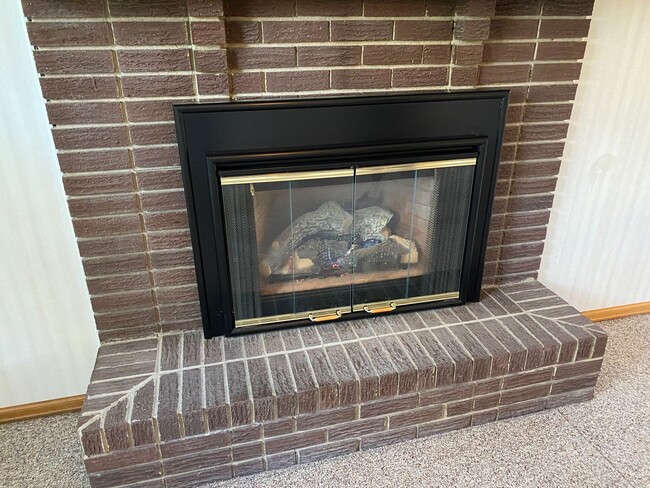 Building Photo - Wonderfully taken care of Tri Level Home w...
