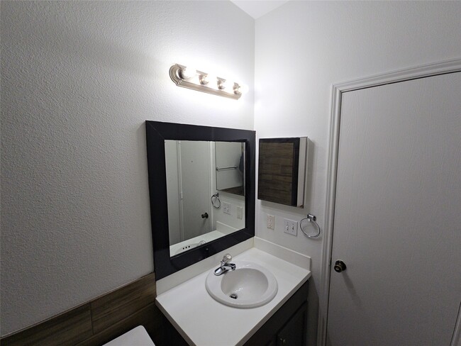 Building Photo - 5006 Mill Creek Dr