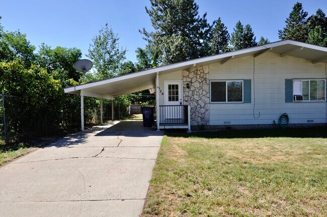 Building Photo - 1526 E Mary Ln