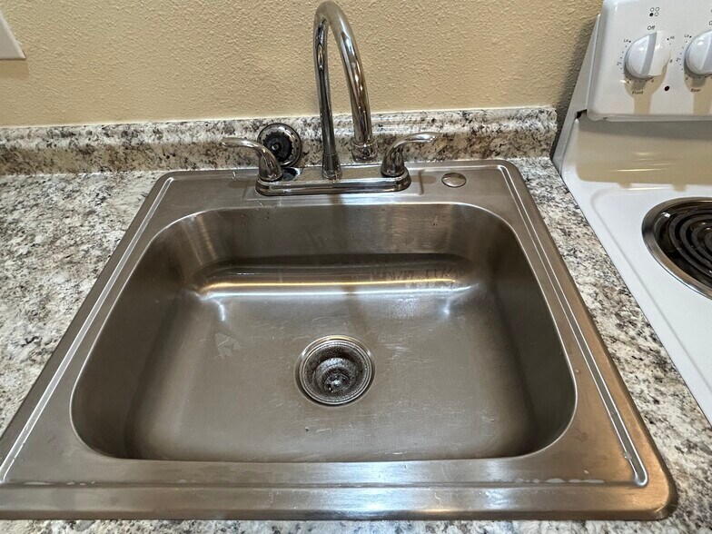 Building Photo - 16840 Bell Ave