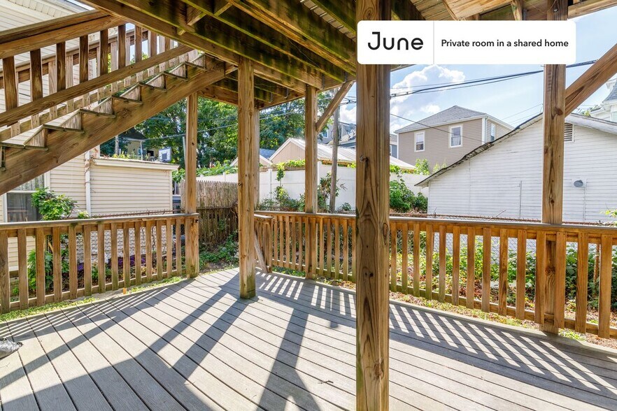 Building Photo - Private bedroom in 2 bed/1 bath Home
