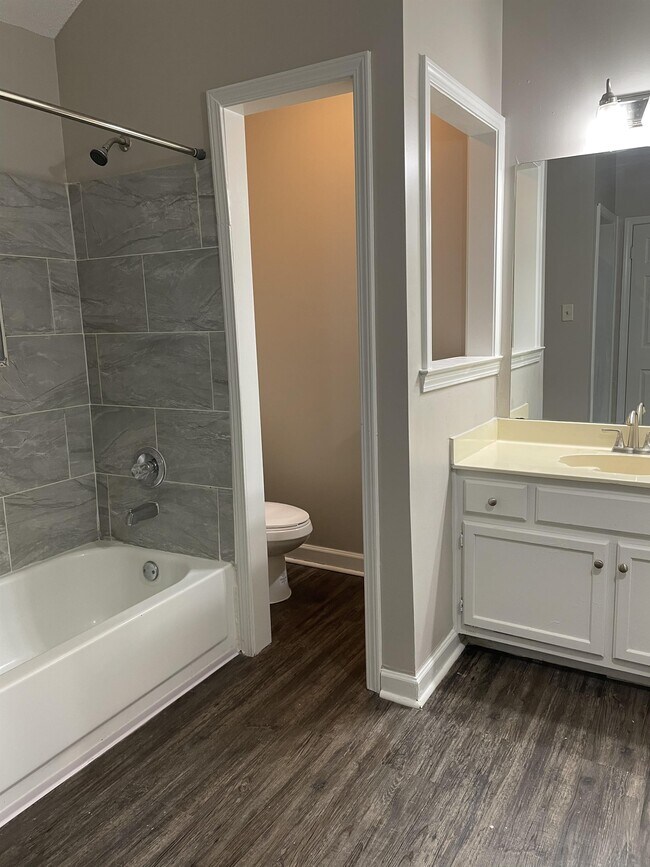 Building Photo - 1128 Verlington Dr