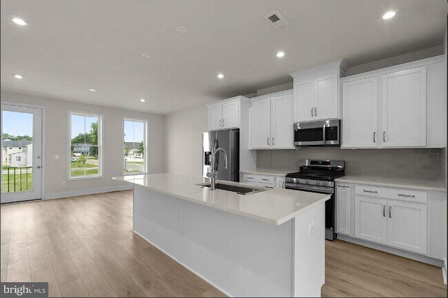 Building Photo - 112 Galaxy Pl