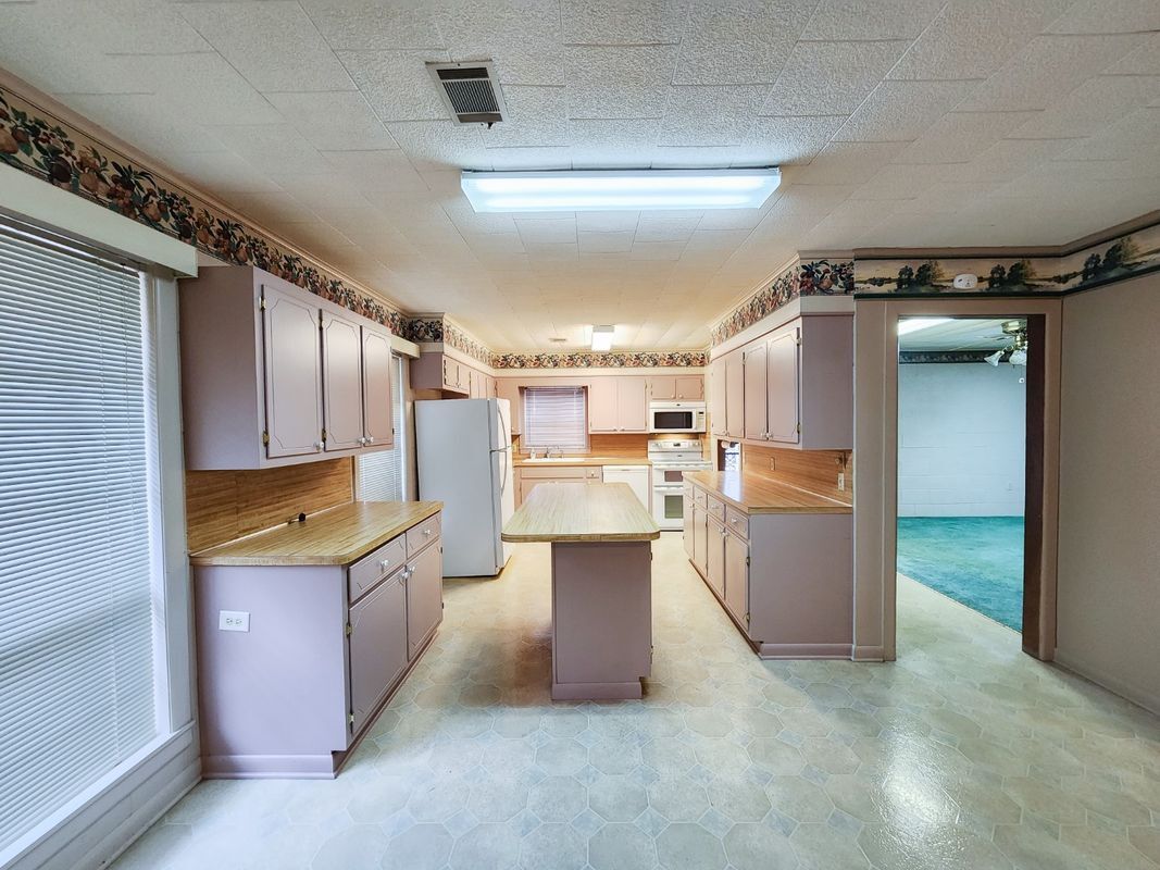 Building Photo - 1402 Loberg Ln
