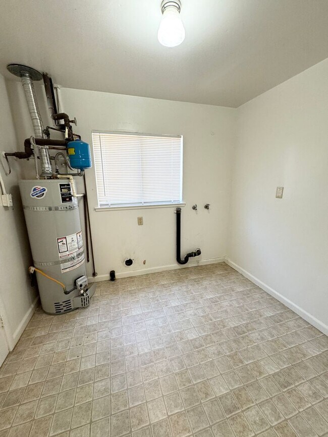 Building Photo - 4 Bedroom, 2 Bath River Park Home – Cul-de-Sac Location | Sacramento, CA