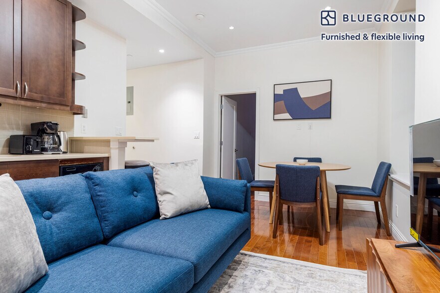 Building Photo - 488 7th Ave