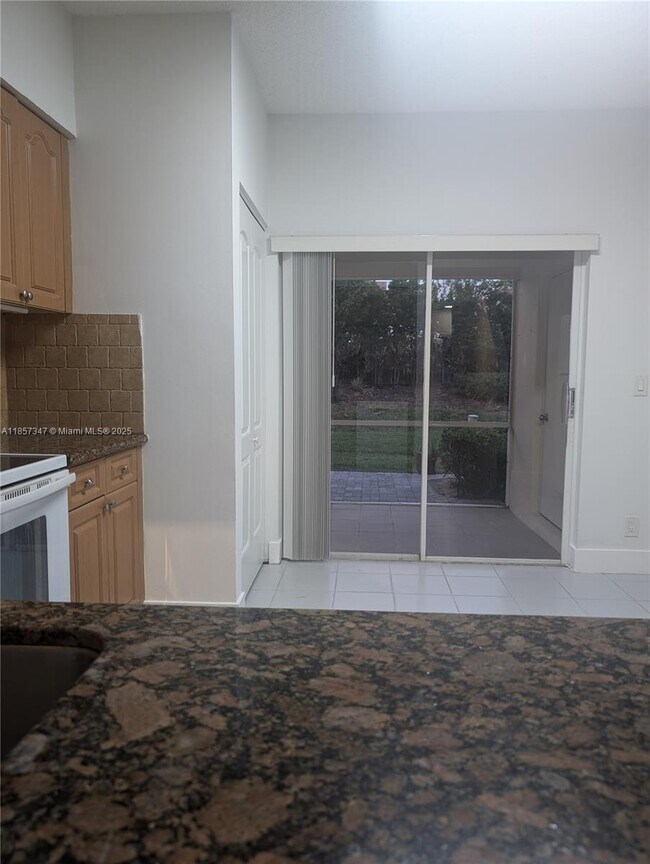 Building Photo - 16661 Hemingway Dr