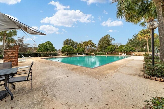 Building Photo - 1706 SW 27th St