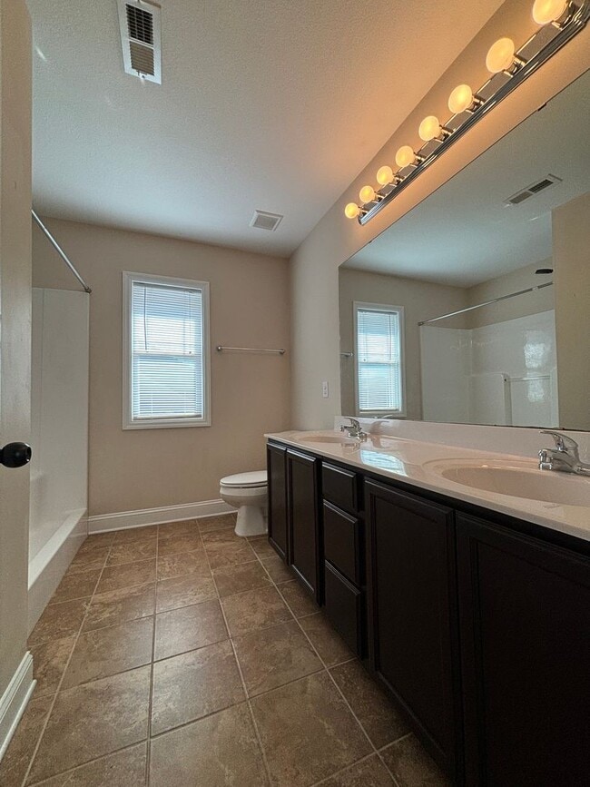 Building Photo - Sensational on Sundown