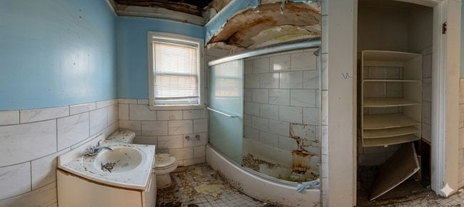 Building Photo - 8214 Pelham Ave