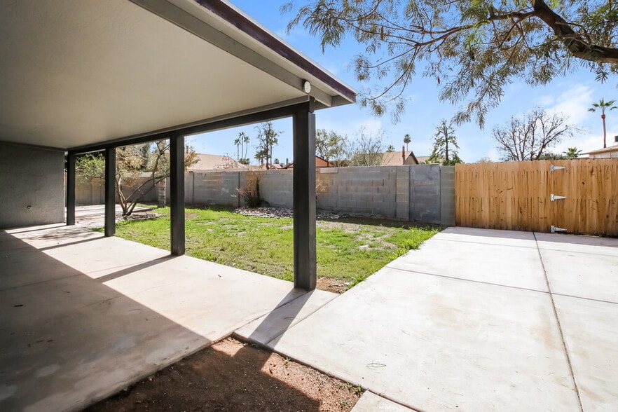 Building Photo - 1213 W Stottler Dr