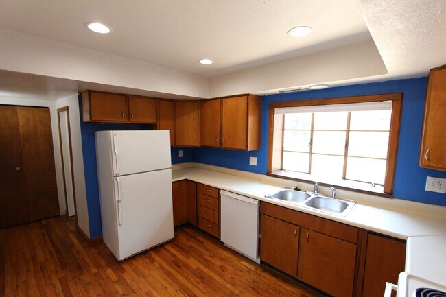 Building Photo - Charming 2 Bedroom Home in Lower Greenlaw | Large Fenced Yard