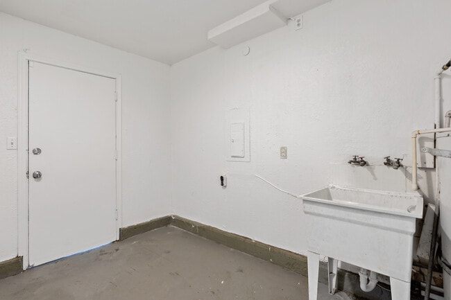 Building Photo - 10617 Addison St SW