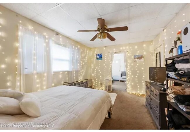 Building Photo - 215 Bellman St