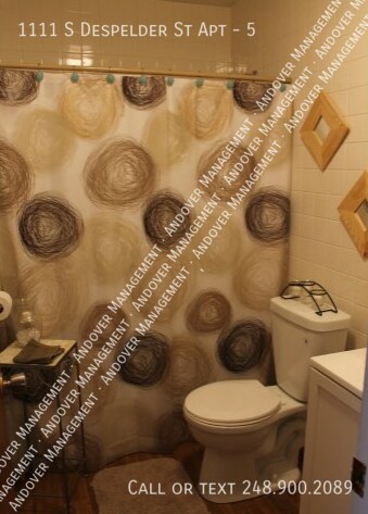 Building Photo - 1111 S Despelder St