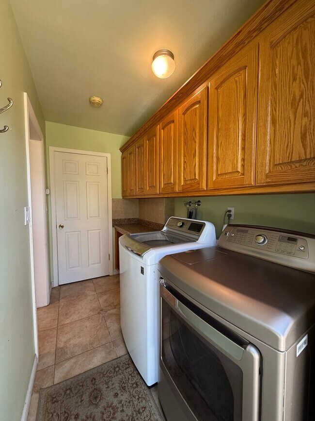 Building Photo - Centrally Located Orcutt Single Story Home