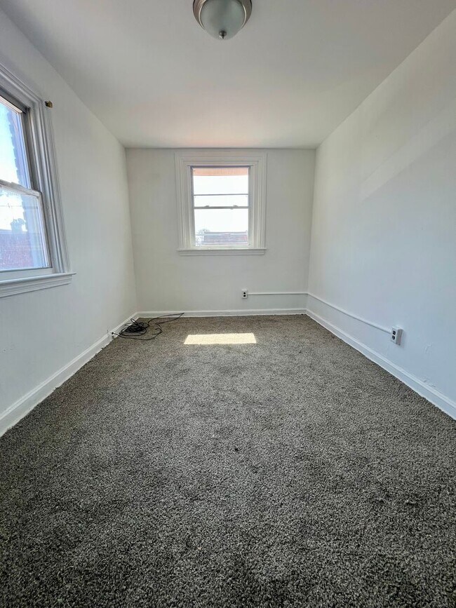 Building Photo - Gorgeous 3-Bedroom Townhome in Chester! Available NOW!