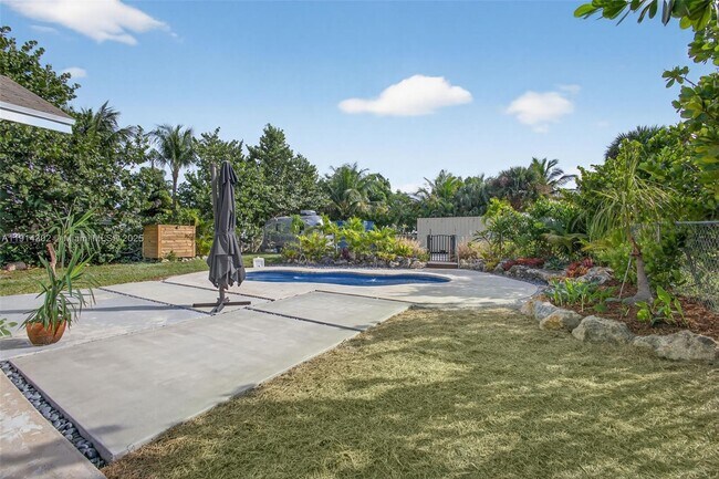 Building Photo - 11324 Palm Tree Ln