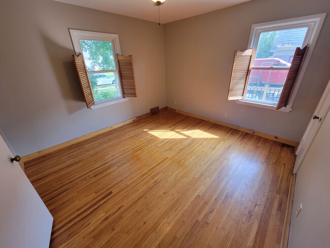 Building Photo - AVAILABLE September - 4 Bed 3 Bath w/ Spacious Back Deck - SHORT TERM LEASE TILL END OF APRIL