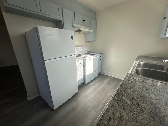 Building Photo - 1948 Country Club Ct