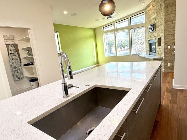 Building Photo - 416 Starlight Vlg Lp