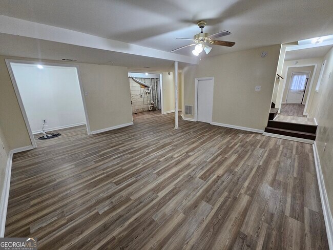 Building Photo - 2596 Woodland Dr NW