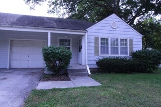 Building Photo - October FREE On This 1 Bedroom 1 Bath Dupl...